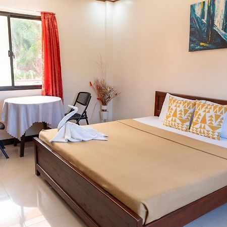 Dinah'S Tourist Inn Puerto Princesa Екстер'єр фото